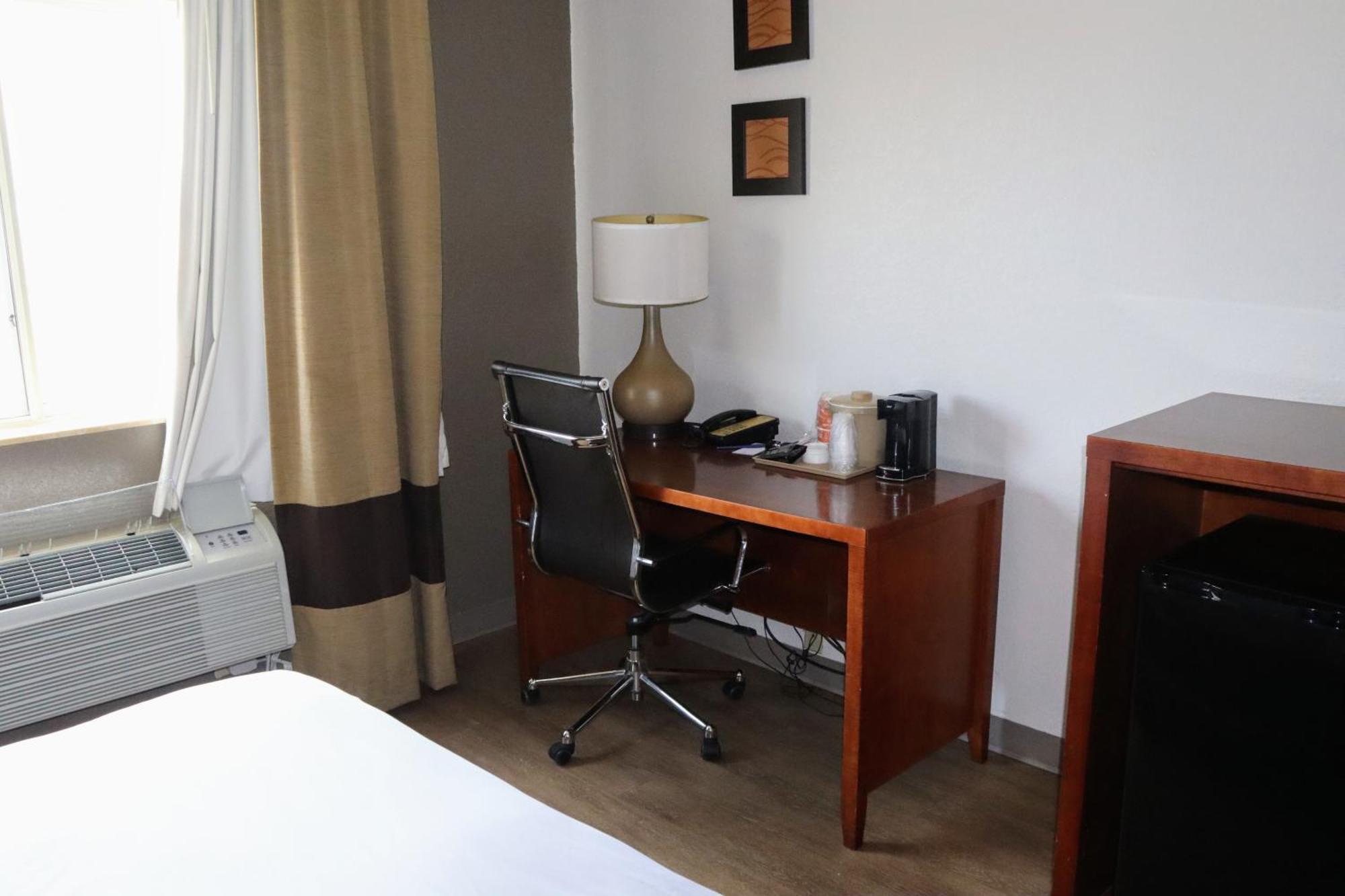Comfort Inn & Suites Coralville - Iowa City Near Iowa River Landing Room photo